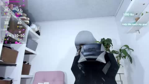 Snapshot of emily_palmeer chatting on October 8, 10:18 pm emily_palmeer online show from October 8, 10:18 pm