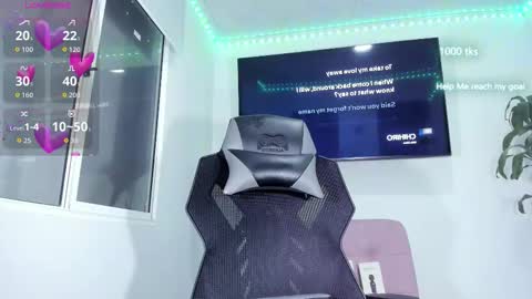 Snapshot of emily_palmeer chatting on October 14, 10:27 am emily_palmeer online show from October 14, 10:27 am