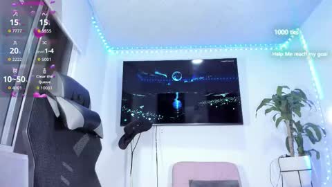 Snapshot of emily_palmeer chatting on December 1, 9:47 am emily_palmeer online show from December 1, 9:47 am