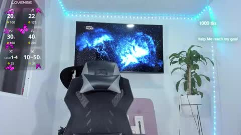 Snapshot of emily_palmeer chatting on December 19, 10:00 am emily_palmeer online show from December 19, 10:00 am