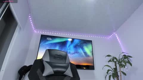 Snapshot of emily_palmeer chatting on January 8, 10:39 am emily_palmeer online show from January 8, 10:39 am