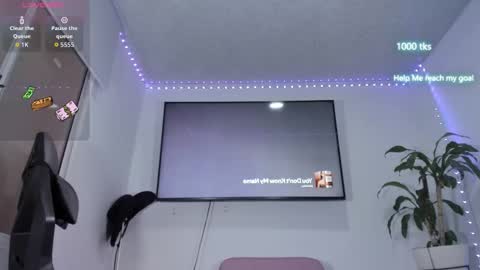 Snapshot of emily_palmeer chatting on January 18, 11:36 am emily_palmeer online show from January 18, 11:36 am