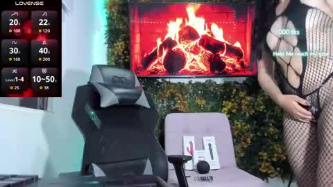 Snapshot of emily_palmeer chatting on May 18, 10:32 am emily_palmeer online show from May 18, 10:32 am
