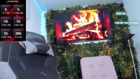 Snapshot of emily_palmeer chatting on May 20, 8:42 am emily_palmeer online show from May 20, 8:42 am