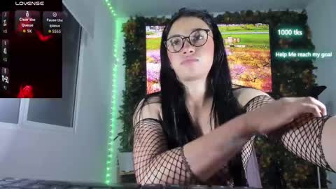 Snapshot of emily_palmeer chatting on May 30, 10:01 am emily_palmeer online show from May 30, 10:01 am