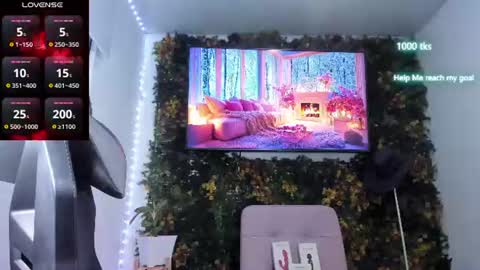 Snapshot of emily_palmeer chatting on June 10, 8:13 am emily_palmeer online show from June 10, 8:13 am