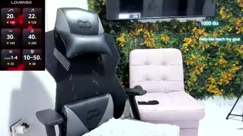 Snapshot of emily_palmeer chatting on July 3, 12:28 am emily_palmeer online show from July 3, 12:28 am