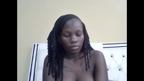 Snapshot of emily_paytoon chatting on February 17, 11:07 am becky online show from February 17, 11:07 am