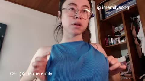 emily_pearl_ online show from May 10, 2:44 pm