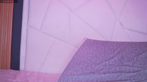 Snapshot of emily_roberts9 chatting on April 1, 1:52 pm Emily online show from April 1, 1:52 pm