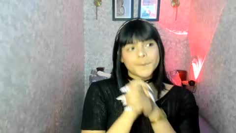 emily_rosue_ online show from July 18, 2:05 am