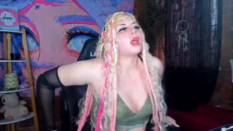 Snapshot of emily_salvatore chatting on October 3, 7:00 pm emily_salvatore online show from October 3, 7:00 pm