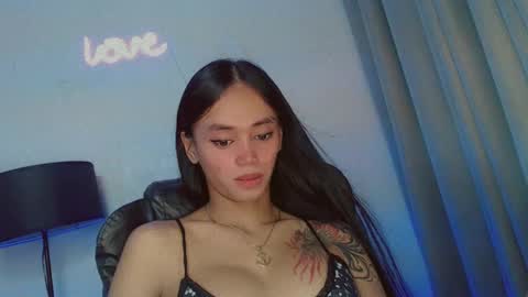 Snapshot of emily_sexyslut chatting on December 6, 9:32 am emily_sexyslut online show from December 6, 9:32 am