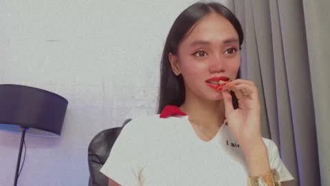 Snapshot of emily_sexyslut chatting on January 1, 2:20 pm emily_sexyslut online show from January 1, 2:20 pm