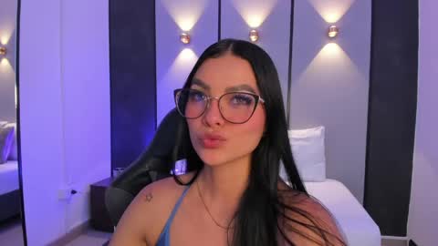 emily_tolson online show from May 11, 9:23 pm