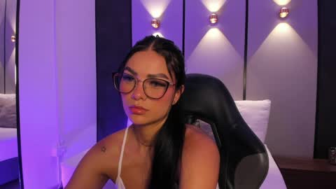 emily_tolson online show from May 27, 7:55 pm