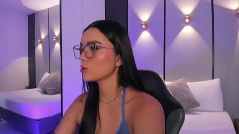 Snapshot of emily_tolson chatting on June 22, 9:45 pm emily_tolson online show from June 22, 9:45 pm