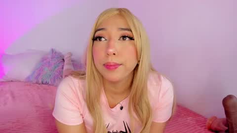 Snapshot of emily_walker4 chatting on April 9, 3:28 am emily_walker4 online show from April 9, 3:28 am