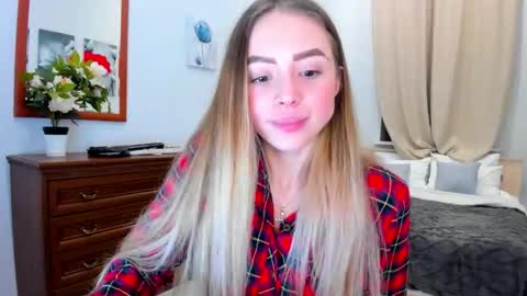 Snapshot of emily_wilds chatting on October 25, 9:42 pm emily_wilds online show from October 25, 9:42 pm