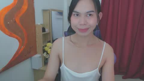 Snapshot of emily_xo143 chatting on March 21, 9:36 am emily_xo143 online show from March 21, 9:36 am