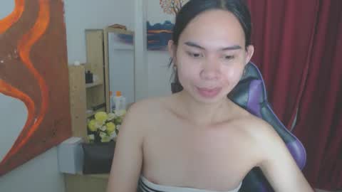 Snapshot of emily_xo143 chatting on March 29, 8:58 am emily_xo143 online show from March 29, 8:58 am