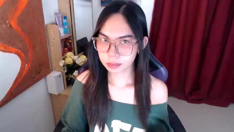 emily_xo143 online show from June 6, 6:45 pm