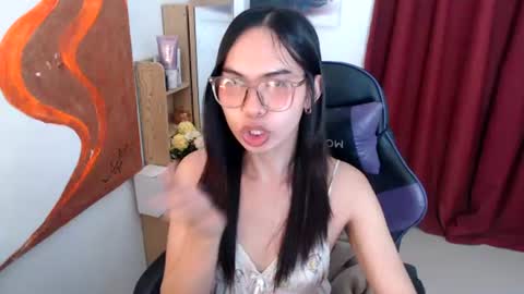 emily_xo143 online show from June 12, 12:09 am