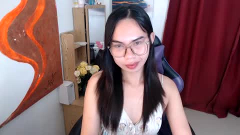emily_xo143 online show from June 17, 5:32 am