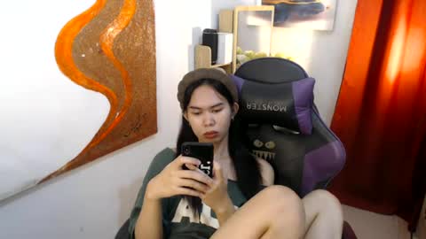 emily_xo143 online show from July 7, 7:23 am