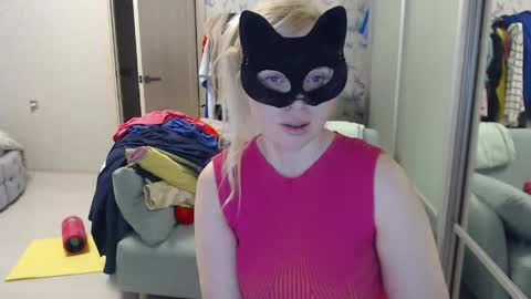 Emily online show from April 15, 8:20 pm