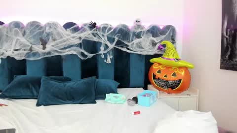 Emilyyy online show from November 1, 12:34 am