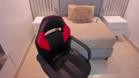 Snapshot of emilyangel1 chatting on March 26, 12:44 pm E M Y L Y online show from March 26, 12:44 pm