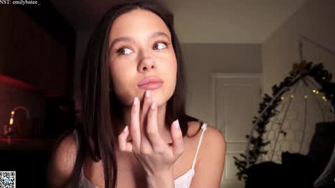 Snapshot of emilybatee chatting on February 6, 5:16 pm emilybatee online show from February 6, 5:16 pm