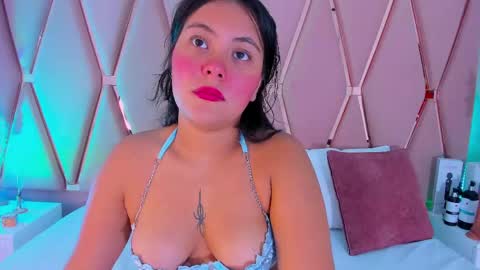 Snapshot of emilyblack_1 chatting on April 18, 1:53 am Emily online show from April 18, 1:53 am