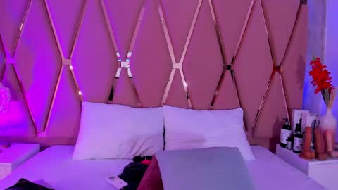 Snapshot of emilyblack_1 chatting on April 25, 1:52 am Emily online show from April 25, 1:52 am