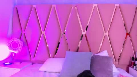 Snapshot of emilyblack_1 chatting on April 26, 1:25 am Emily online show from April 26, 1:25 am