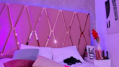 Snapshot of emilyblack_1 chatting on April 29, 1:43 am Emily online show from April 29, 1:43 am