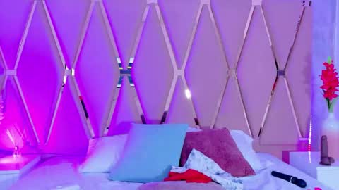 Snapshot of emilyblack_1 chatting on May 19, 11:44 pm Emily online show from May 19, 11:44 pm