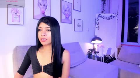 Snapshot of emilydolly_ chatting on April 15, 11:06 am Emily online show from April 15, 11:06 am