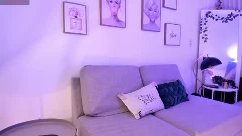 Snapshot of emilydolly_ chatting on May 6, 10:48 pm Emily online show from May 6, 10:48 pm