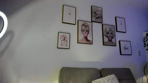 Snapshot of emilydolly_ chatting on May 14, 11:28 am Emily online show from May 14, 11:28 am