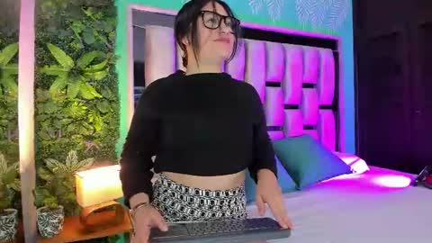 Emilye online show from June 21, 12:41 pm