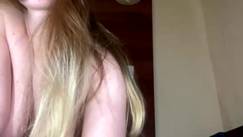 emilygibbes online show from December 18, 10:43 am