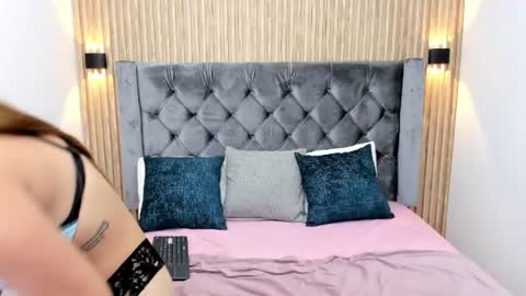emilygracce online show from June 19, 12:42 pm