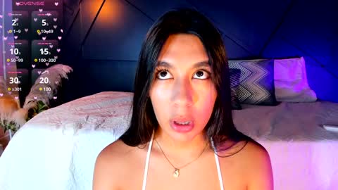 Snapshot of emilyh_ chatting on December 9, 4:58 pm Emily online show from December 9, 4:58 pm