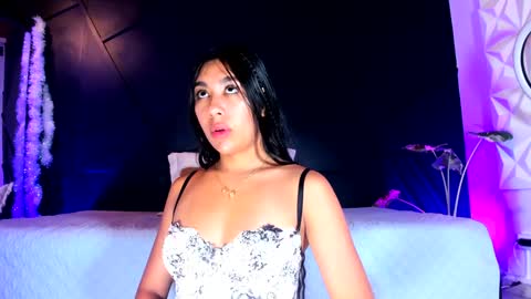 Snapshot of emilyh_ chatting on January 12, 4:00 am Emily online show from January 12, 4:00 am