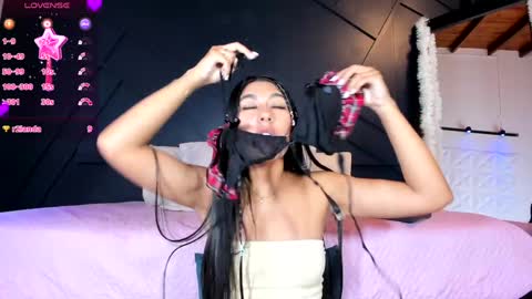 Snapshot of emilyh_ chatting on January 17, 10:55 am Emily online show from January 17, 10:55 am