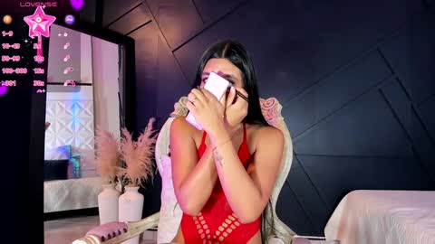 Snapshot of emilyh_ chatting on February 4, 10:32 am Emily online show from February 4, 10:32 am