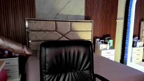 Snapshot of emilyhendrix_ chatting on October 9, 8:07 pm Emily Hendrix online show from October 9, 8:07 pm