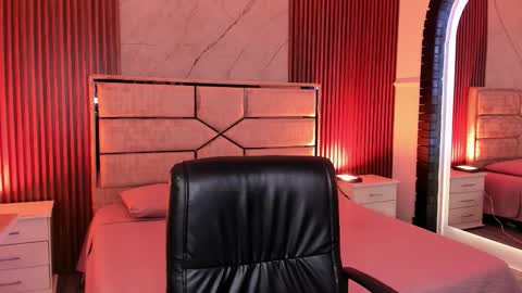 Snapshot of emilyhendrix_ chatting on January 15, 2:43 pm Emily Hendrix online show from January 15, 2:43 pm